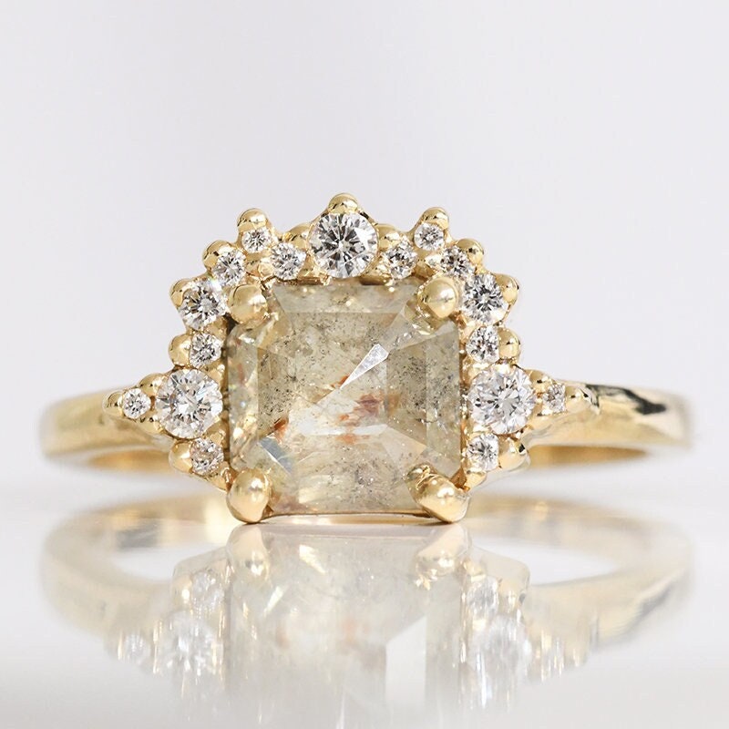 Wunderschöner Gelbgold Ring Mit Salz Und Pfeffer Diamanten | Grauer Verlobungsring Gold Radian Cut Diamant von EppiJewelry