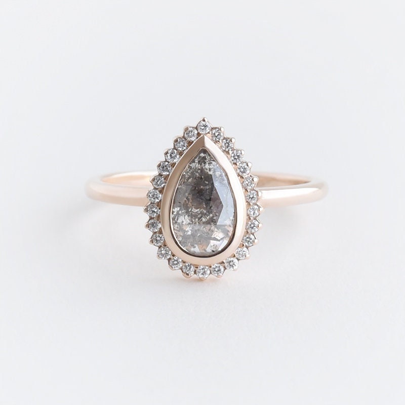 Zierlicher Salz Und Pfeffer Ring | Massiver 14K Goldring Mit Birnendiamant von EppiJewelry