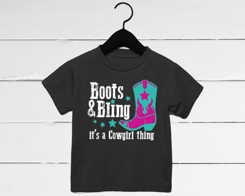stiefel Und Bling It's A Cowgirl Thing - Sassy Western T-Shirt Für Jugend Kleinkind Mädchen Reitpferd Shirt 2T Bis 14/16 von EquestrianCreations