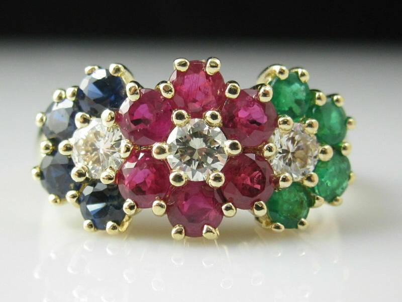 3Ct Rundschliff Rubin Smaragd Saphir Diamant Blume Cluster Ring 14K Gelbgold Über Verlobungsring, Jubiläum Ehering von EraJewelryBrich