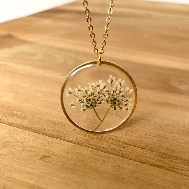 Halskette Mit Kreisförmigem Anhänger Und Wildkarotten-Spitzenblume. Geschenk Für Sie. Boho-stil. Edelstahlkette Halskette Mit Kreisförmigem Anhänger Und Wildkarotten-Spitzenblume. Geschenk Für Sie. Boho-stil. Edelstahlkette von Eratherba