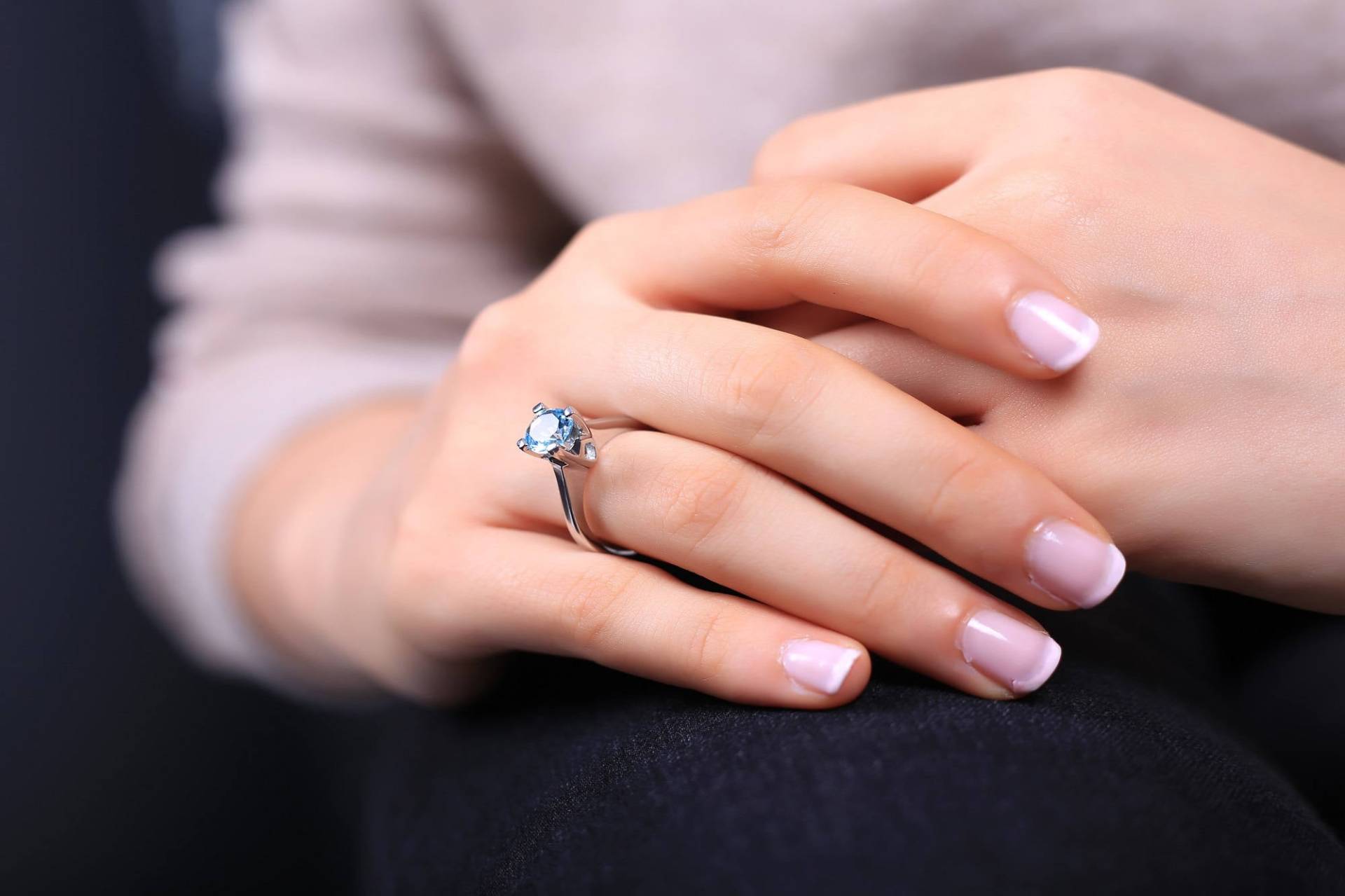 Aquamarin-Verlobungsring Sterlingsilber-Geburtsstein-Versprechensring von ErdalBirdalJewelry