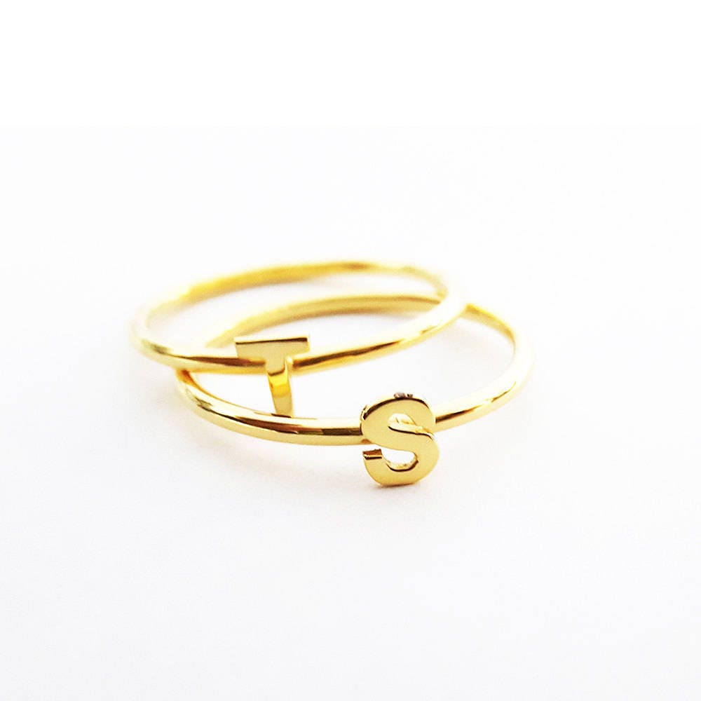 Gold Initial Ring Personalisierter Stapelbarer Buchstabenring von ErdalBirdalJewelry