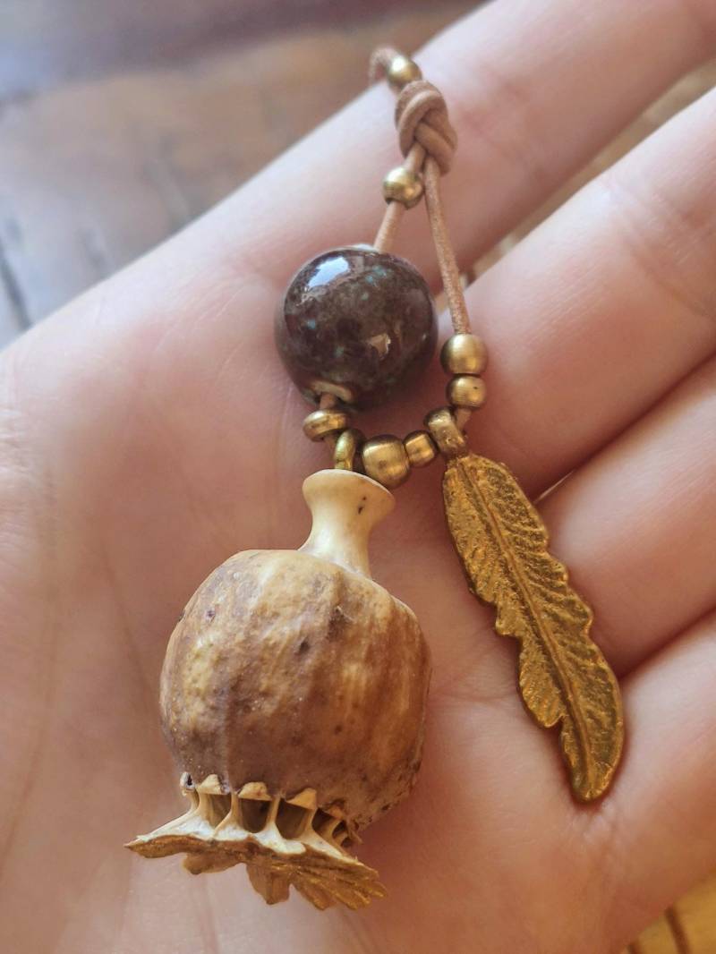 Anhänger Amulett Aus Mohnkapsel Handarbeit - Natürliche Schönheit Hippie Boho von Erdenseele