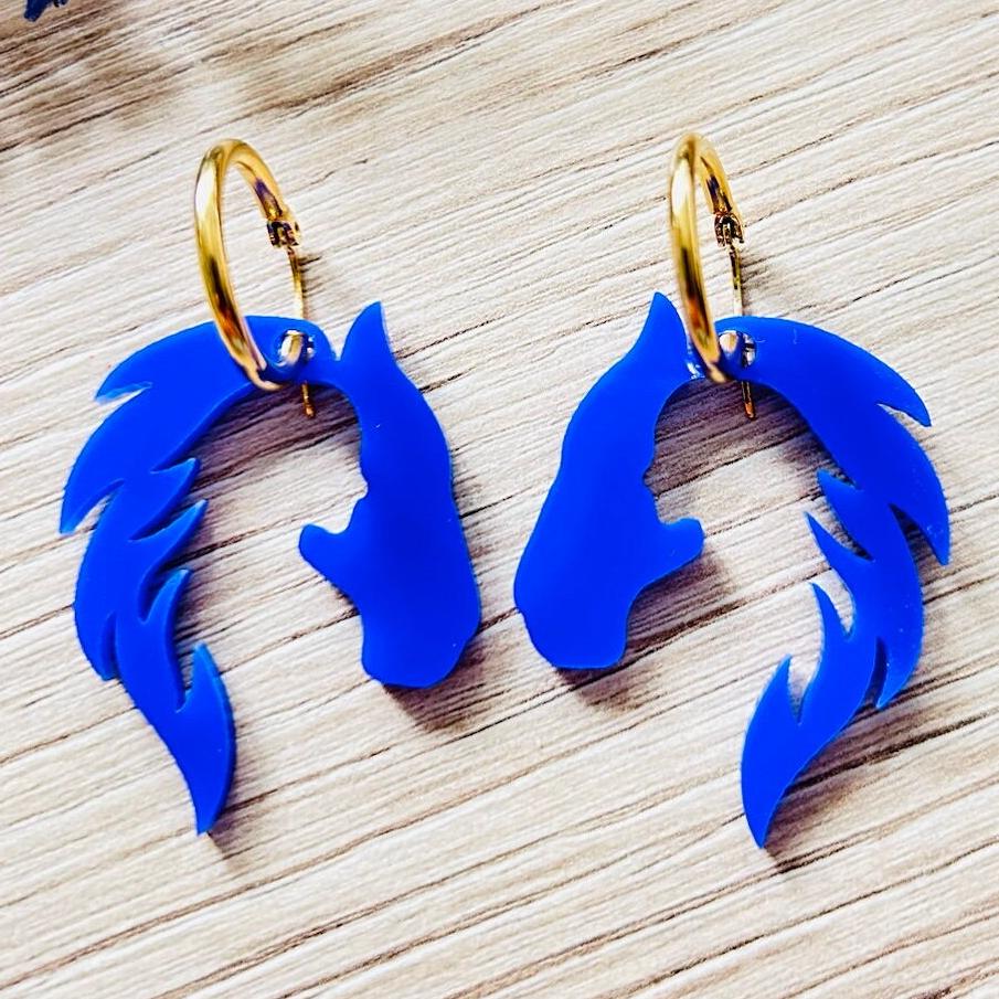 Ab 12, 00 Eur Blau Leuchtend Ohrringe Mit Pferd-Mädchen, Super Leichte Anhänger, Goldfarbene Creolen, Große Grazile Ohr Ringe, Acryl Schmuck von ErdmaennchenLuna