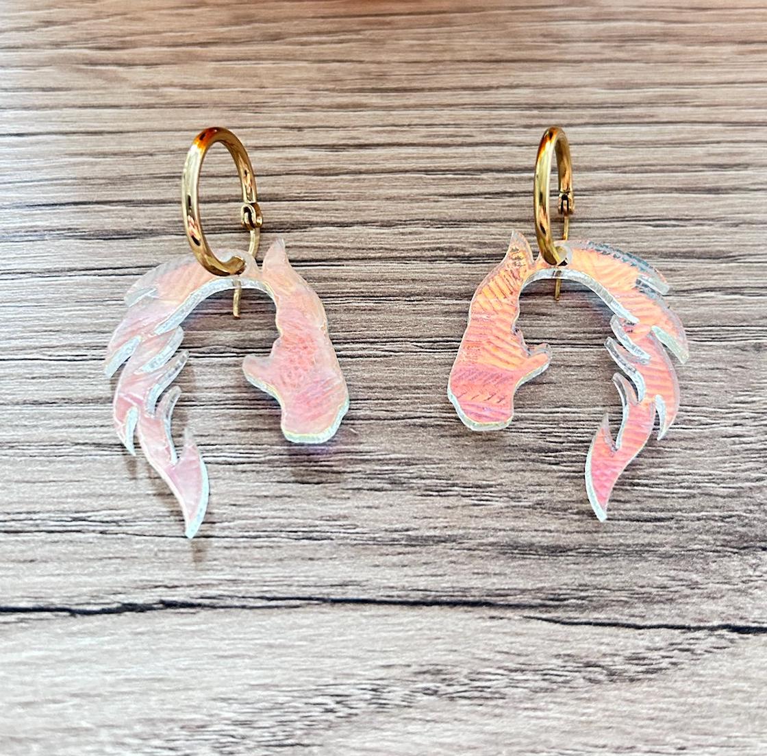 Ab 12, 00 Eur Pferde - Pferde-Ohrringe | Goldfarben Pferd-Mädchen-Silhouette | Schillernd, Regenbogen- 060-21 von ErdmaennchenLuna