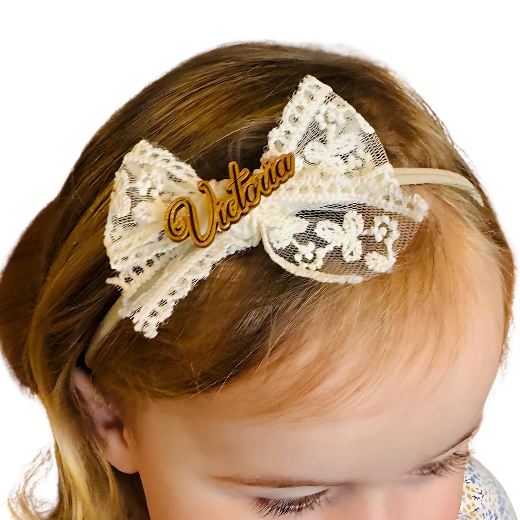 Haarband Mit Weißer Spitzen-Schleife, Strinband Namen Personalisiert, Super-Elastisch Für Babys, Kleinkinder Und Schulkinder, Lasercut von ErdmaennchenLuna