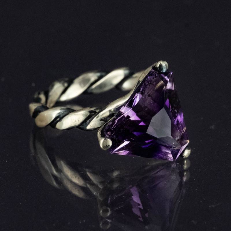 Twisted Amethyst Sterling Silver Ring von ErfinderwerkstattCom