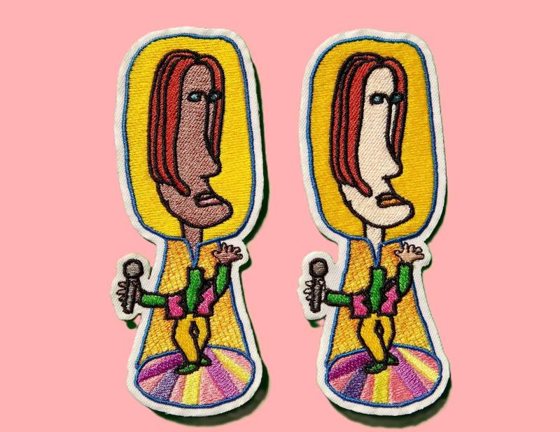 Bananengesicht-Mann Auf Der Bühne, Karaoke-Aufnäher, Bestickte Applikation, Selbstgemachter Singender Karaoke, Lustiger, Seltsamer Hot Dog von EriJun