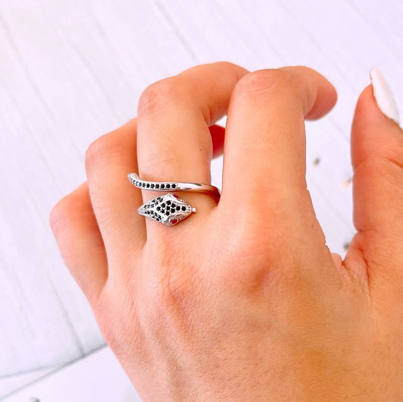 Verstellbarer Schlangenring, Sterling Silber Schlangenschmuck, Statement Ring, Wickelring, Pythonleder Ring von ErietyJewels