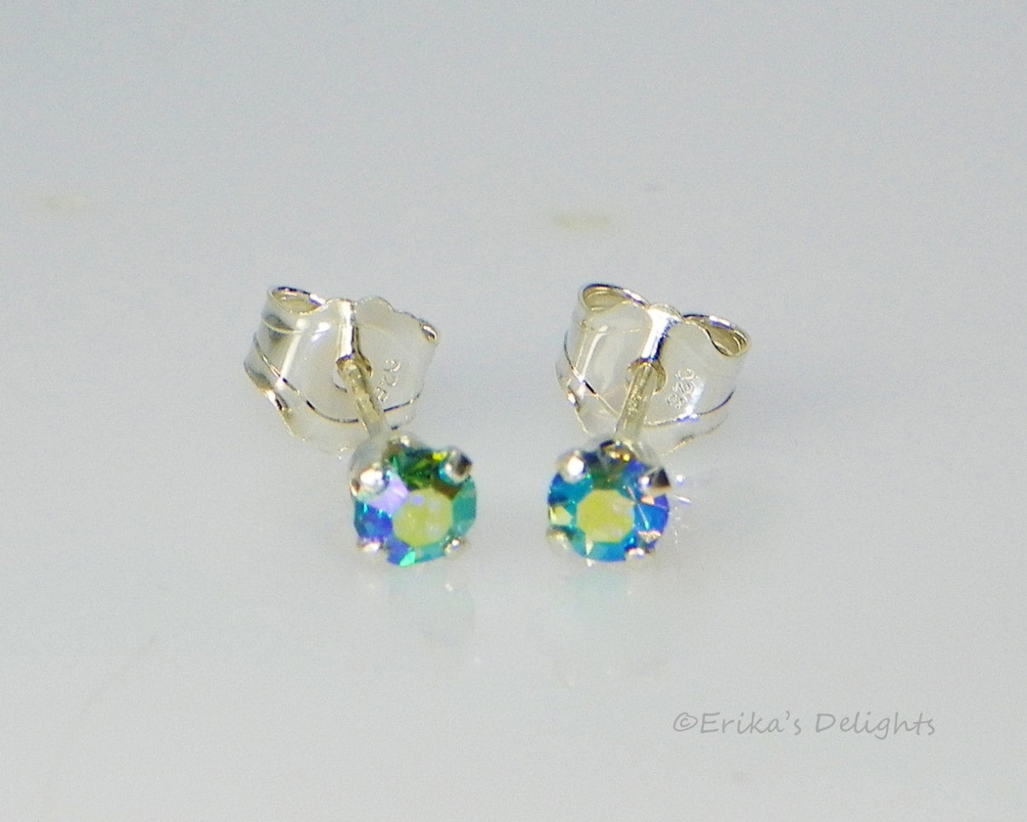 3 Mm Crystal Ab Aquamarine Sterlingsilber-Ohrringe Mit Swarovski-Kristallen | Geschenkbox Enthalten 3 Mm Crystal Ab Aquamarine Sterlingsilber-Ohrringe Mit Swarovski-Kristallen | Geschenkbox Enthalten von ErikasDelights