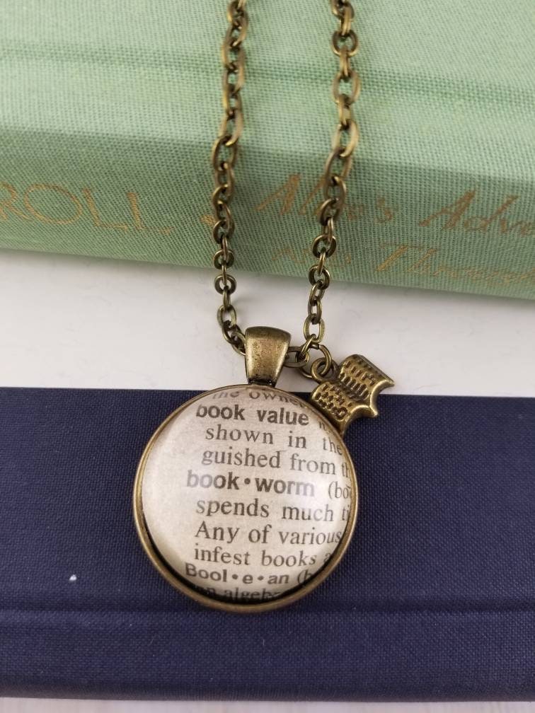 Bücherwurm Buchseiten Anhänger, Halskette von ErinCaseyCrafts