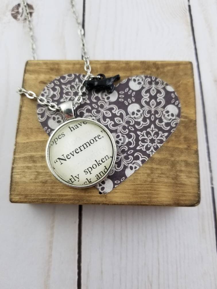 Nevermore Anhänger, "Der Rabe" Buchseite Halskette, Edgar Allan Poe Zitat von ErinCaseyCrafts