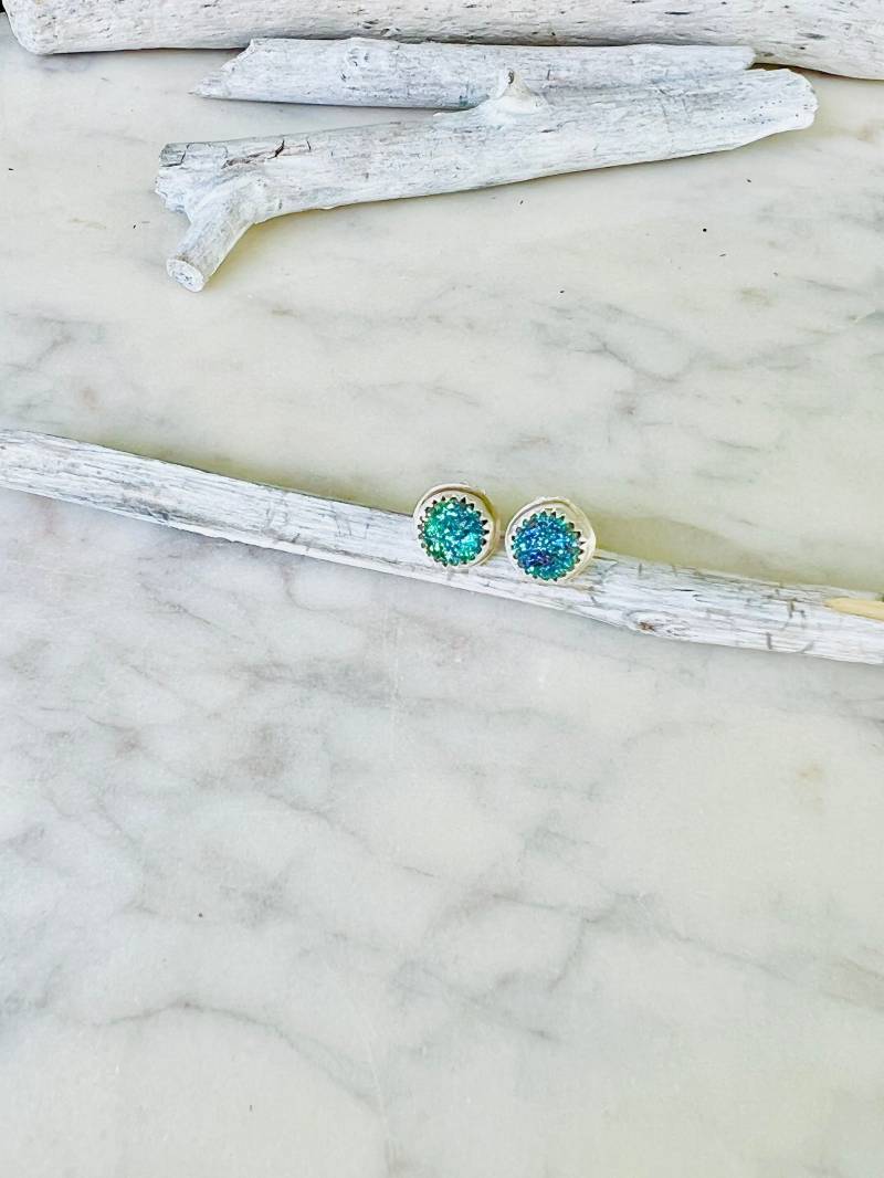 Handgemachte Mini Druzy Ohrstecker Sterling Silber Rohkristall Ohrringe Handgemachte Mini Druzy Ohrstecker Sterling Silber Rohkristall Ohrringe von ErinDeLargy