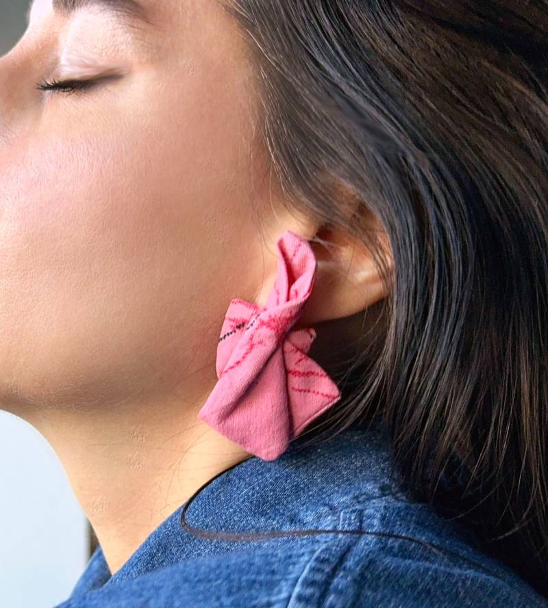 Upcycled Pink-Print Stoff-Ohrringe von ErinElsie