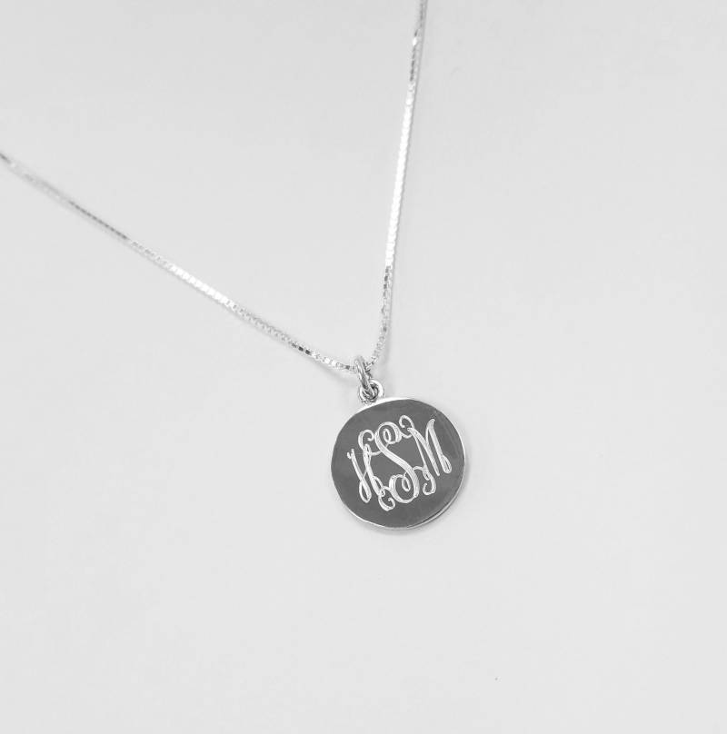Personalisierte Plättchen Anhänger Halskette Graviertes Monogramm 16 Mm von ErinSilverCraft