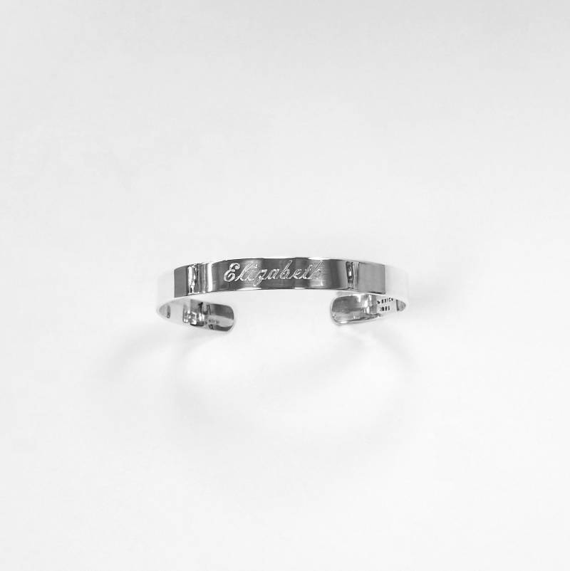 Personalisierter Offener Armreif Aus 925Er Silber, 8 Mm Breit von ErinSilverCraft