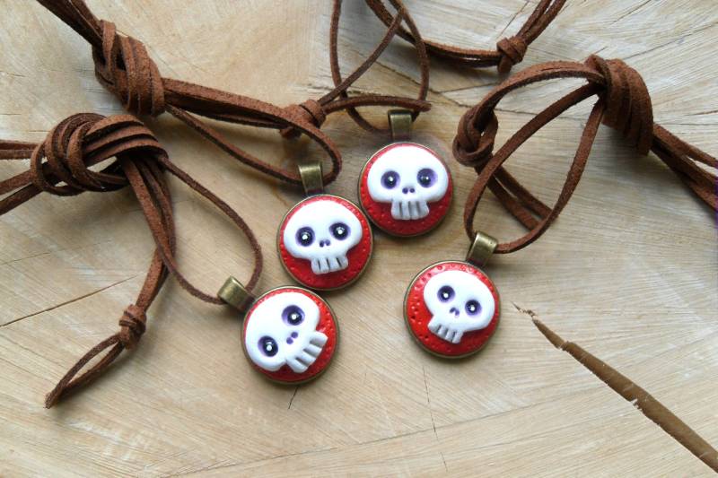 Schädel Anhänger Aus Polymer Clay Gruseliger Halloween von ErinlesHouse