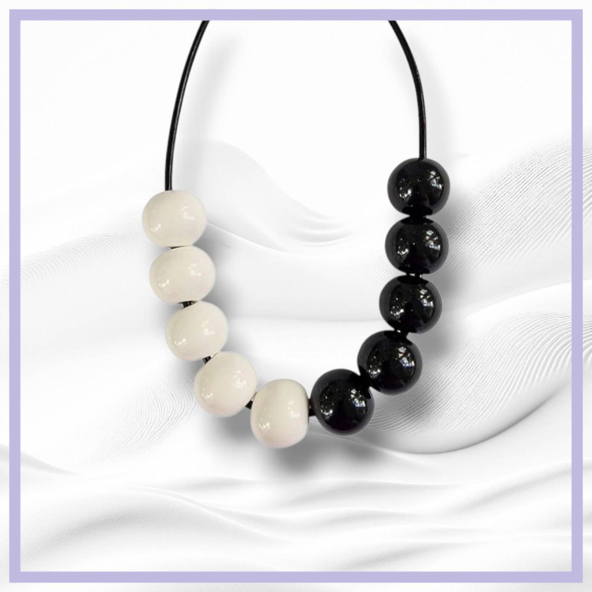 Halb Schwarze, Halb Weiße Perlenkette Polymer Clay Schmuck Halb Schwarze, Halb Weiße Perlenkette Polymer Clay Schmuck von EriolaJewelryAtelier