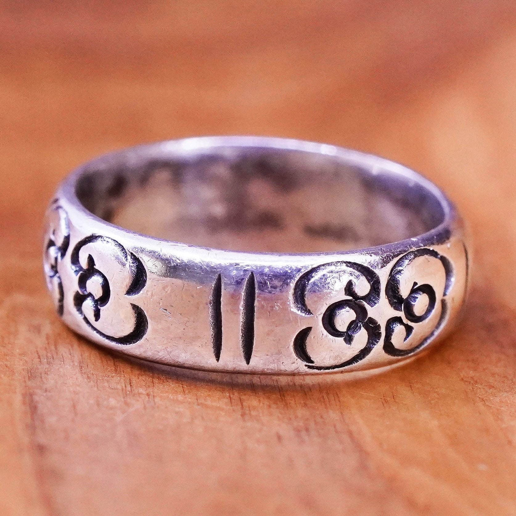 Größe 7, Vintage Sterling Silber Handgemachter Ring, 925 Florales Strukturband, Gestempelt von ErisSilver