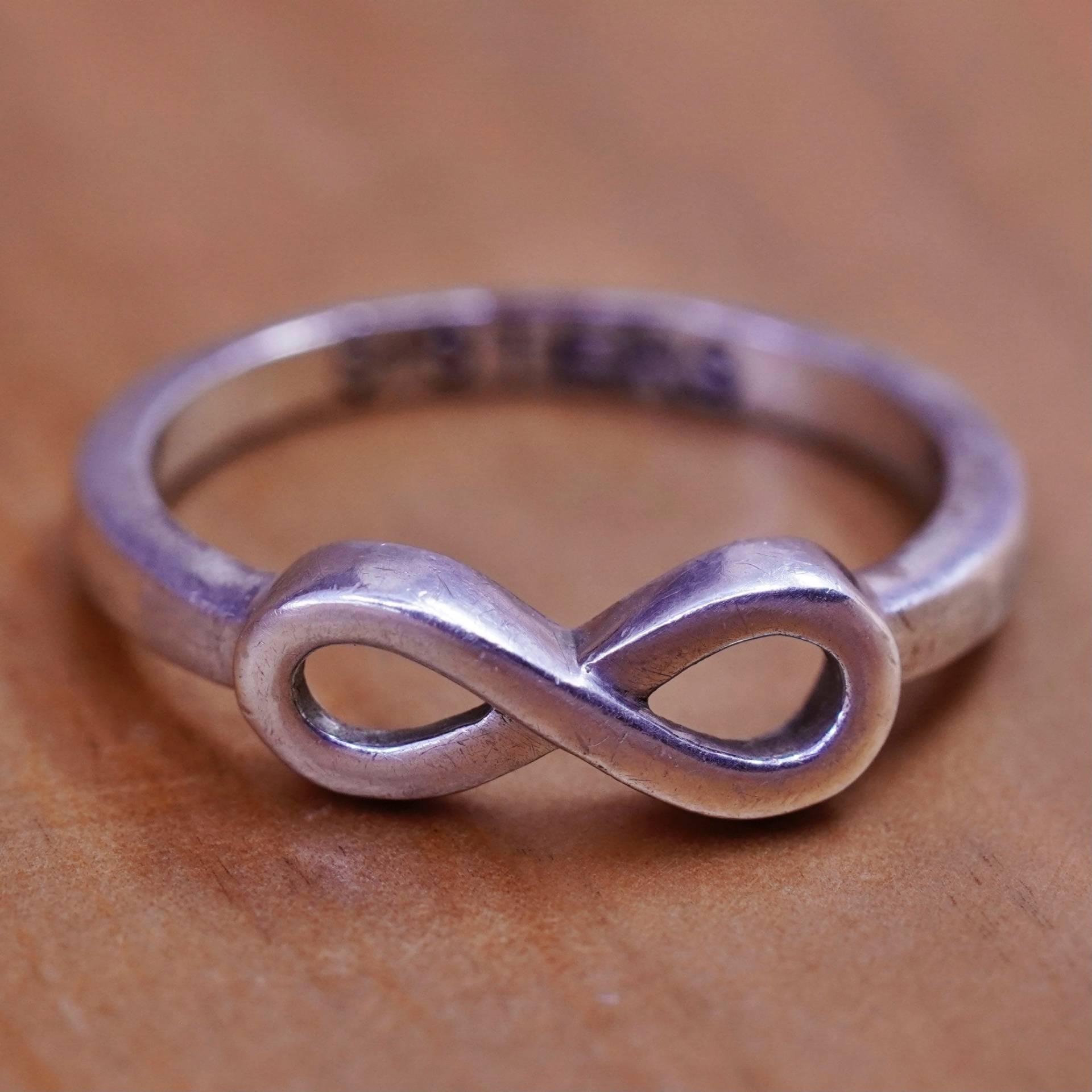 Größe 7.25, Vintage Sterling Silber Handarbeit Ring, 925 Infinity Band Geprägt "Sisters Forever" Innen, Gestempelt von ErisSilver