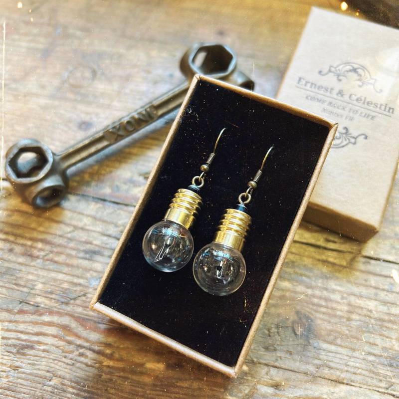 Alte Fahrradbirnen - Ohrringe Upcycling-Angebot Geschenke Vintage-Schmuck Ernest Et Célestin Alte Fahrradbirnen - Ohrringe Upcycling-Angebot Geschenke Vintage-Schmuck Ernest Et Célestin von ErnestEtCelestin