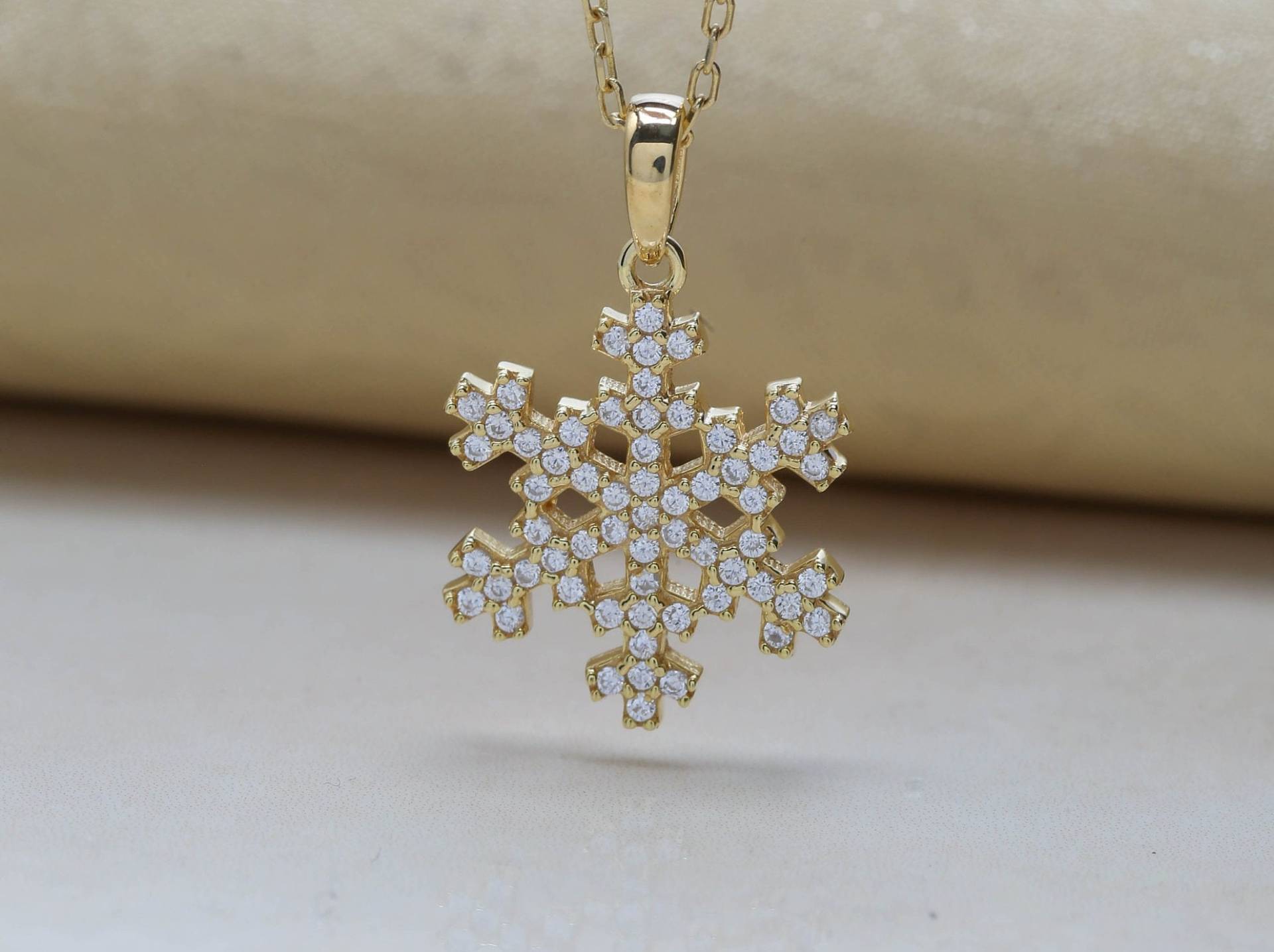 14K Gold Schneeflocke Halskette, 925 Sterling Silber Winter Symbol Weihnachtsgeschenk von ErsJewelryDesign