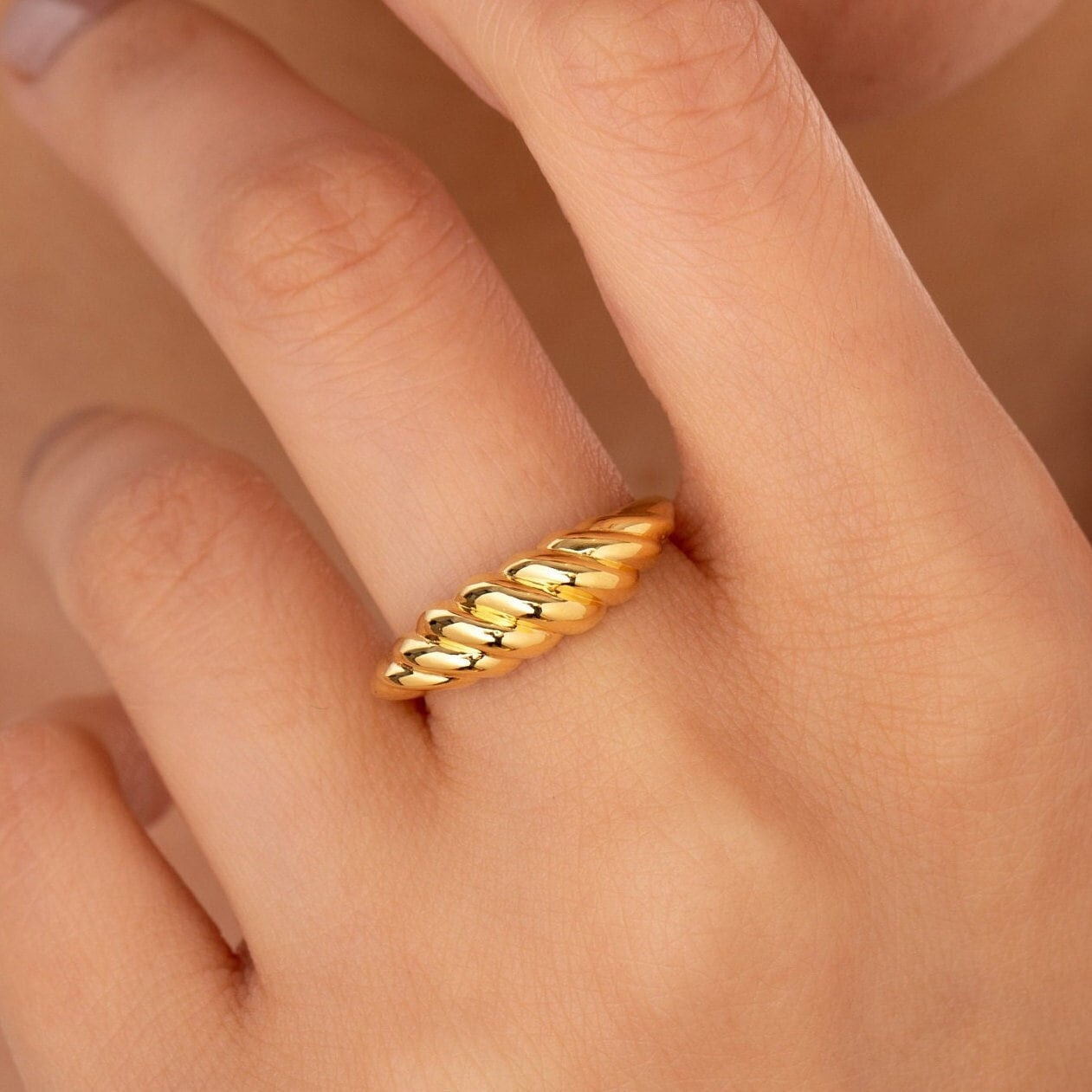 14K Kuppel Croissant Ring, Kleiner Ring Aus Massivem Gold | Weiß/Gelb Rose von ErsJewelryDesign