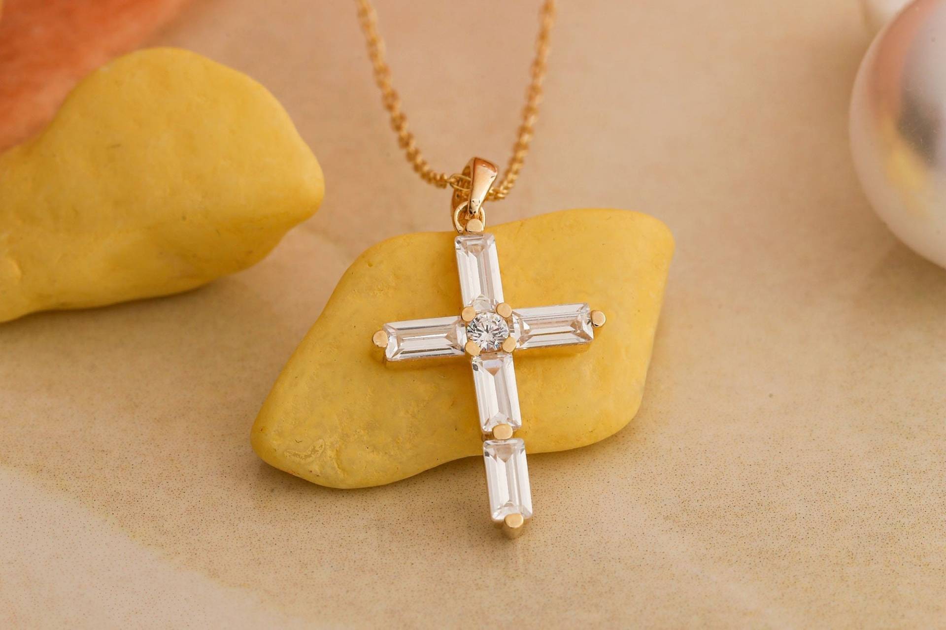 14K Solid Gold Baguette Kreuz Halskette, Silber Weihnachtsgeschenk, Freundin Geschenk, Geburtstagsgeschenk von ErsJewelryDesign