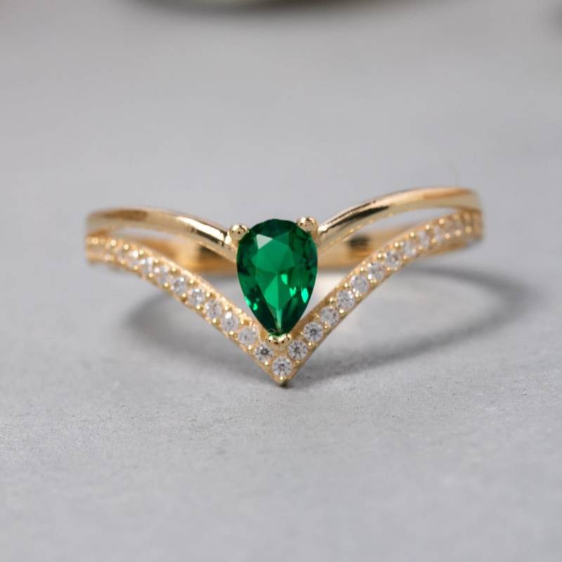 14K Solid Gold V Ring, 925 Sterling Silber Chevron Vermeil Smaragd Pear Cut Muttertagsgeschenk, Valentinstagsgeschenk von ErsJewelryDesign