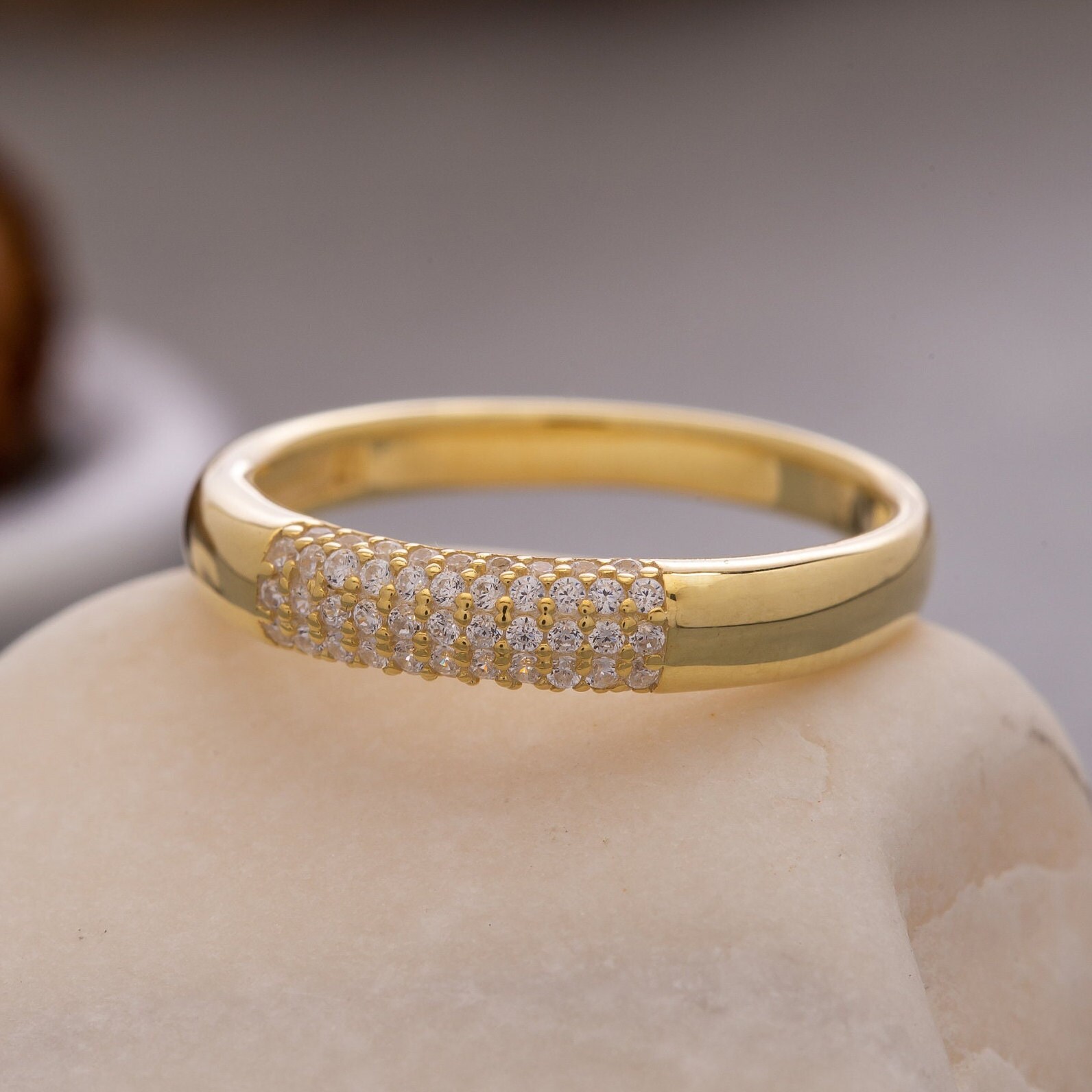 Minimal Pave Dome Ring, 14K Solid Gold 925 Sterling Silber Muttertagsgeschenk, Valentinstag Geschenk, Weihnachtsgeschenk von ErsJewelryDesign