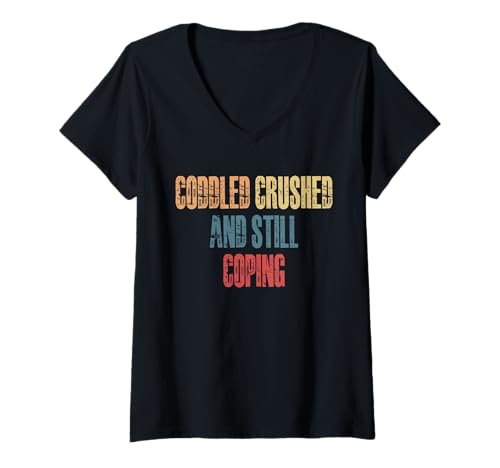 Damen Coddled Crushed And Still Coping T-Shirt mit V-Ausschnitt von Erziehung Spruch Design Idee