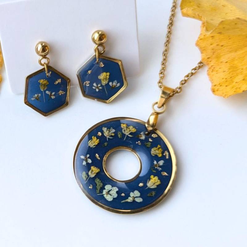 Halskette Mit Echten Blumen Und Blättern in Epoxidharz, Rund, Goldfarben, 45 cm Lang, Anhänger Ca. 2, 5 cm, Handgefertigt, Edelstahl von EsWarEinmalbyVe