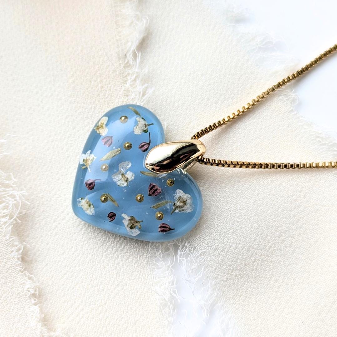 Herzanhänger Mit Echten Blumen in Harz, Handgefertigt, Edelstahlkette 45 cm, Ca. 2, 5 Blau von EsWarEinmalbyVe