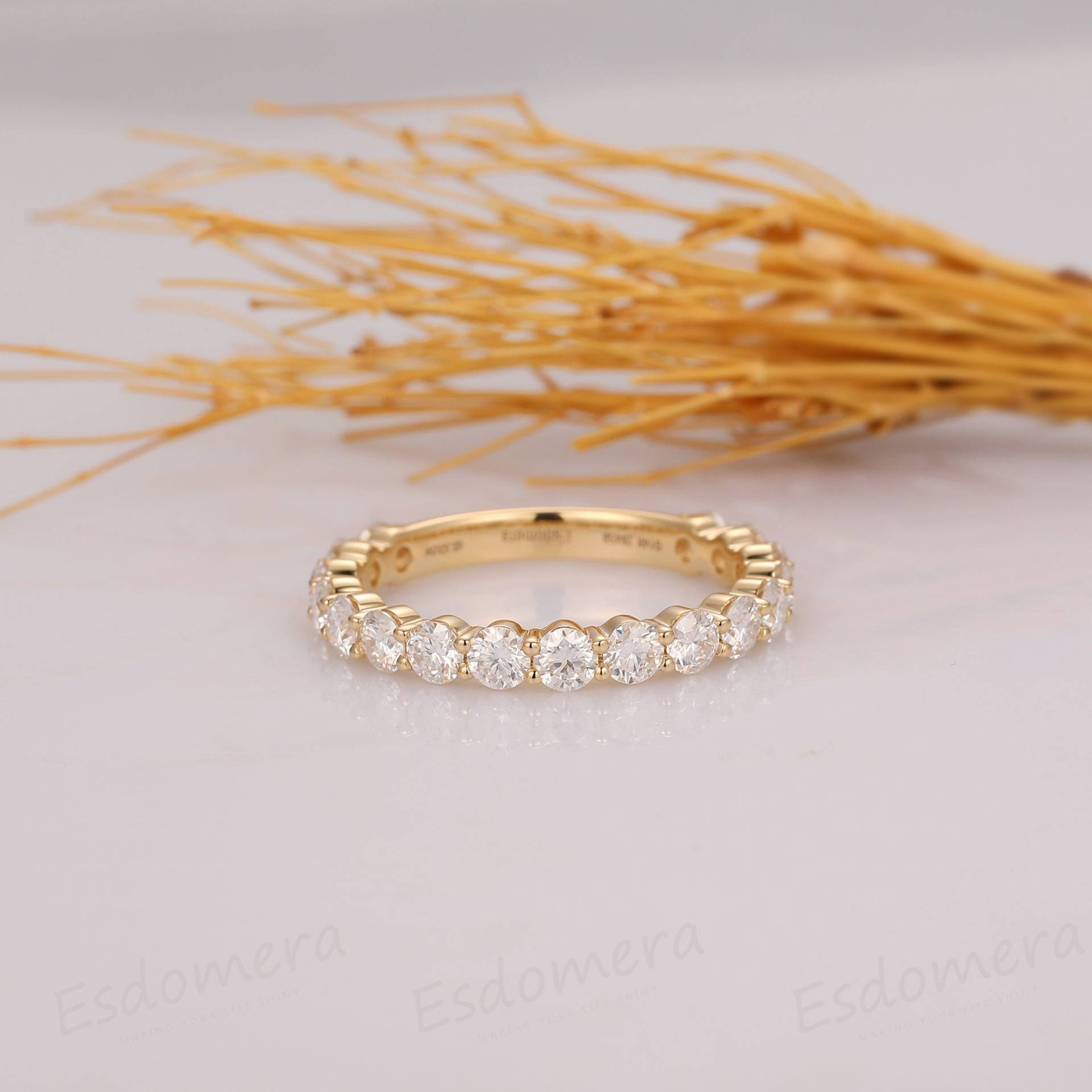 3/4 Eternity Moissanite Ehering, Massiver 14K Gelbgold 3, 5mm Rundschliff Verlobungsring Für Frauen, Einzigartiger Jubiläumsring von Esdomera