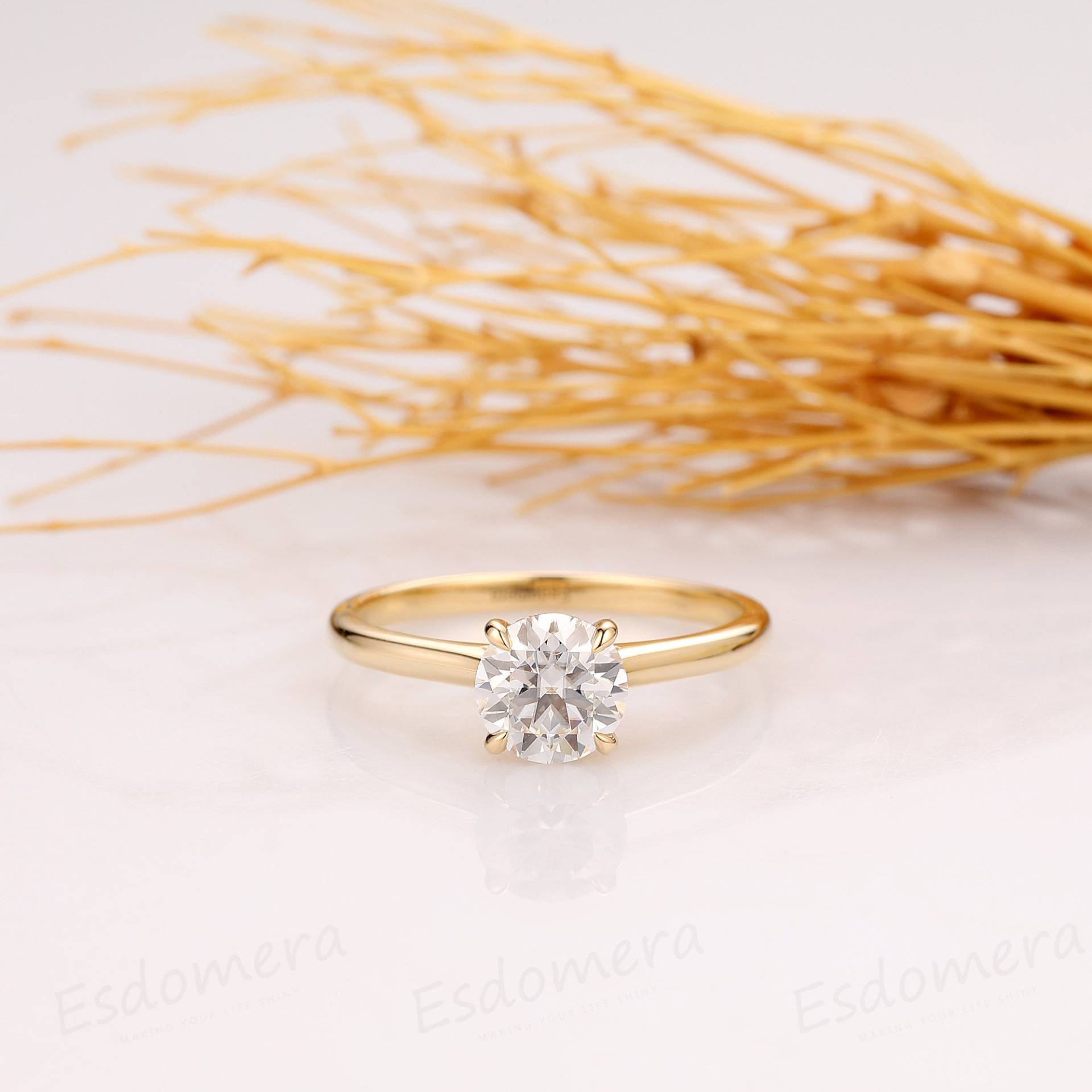 7mm Rundschnitt Moissanite Verlobungsring, 14K Gelbgold Solitär Braut Ehering, Hidden Halo Ring, Jahrestagsgeschenk Für Sie von Esdomera