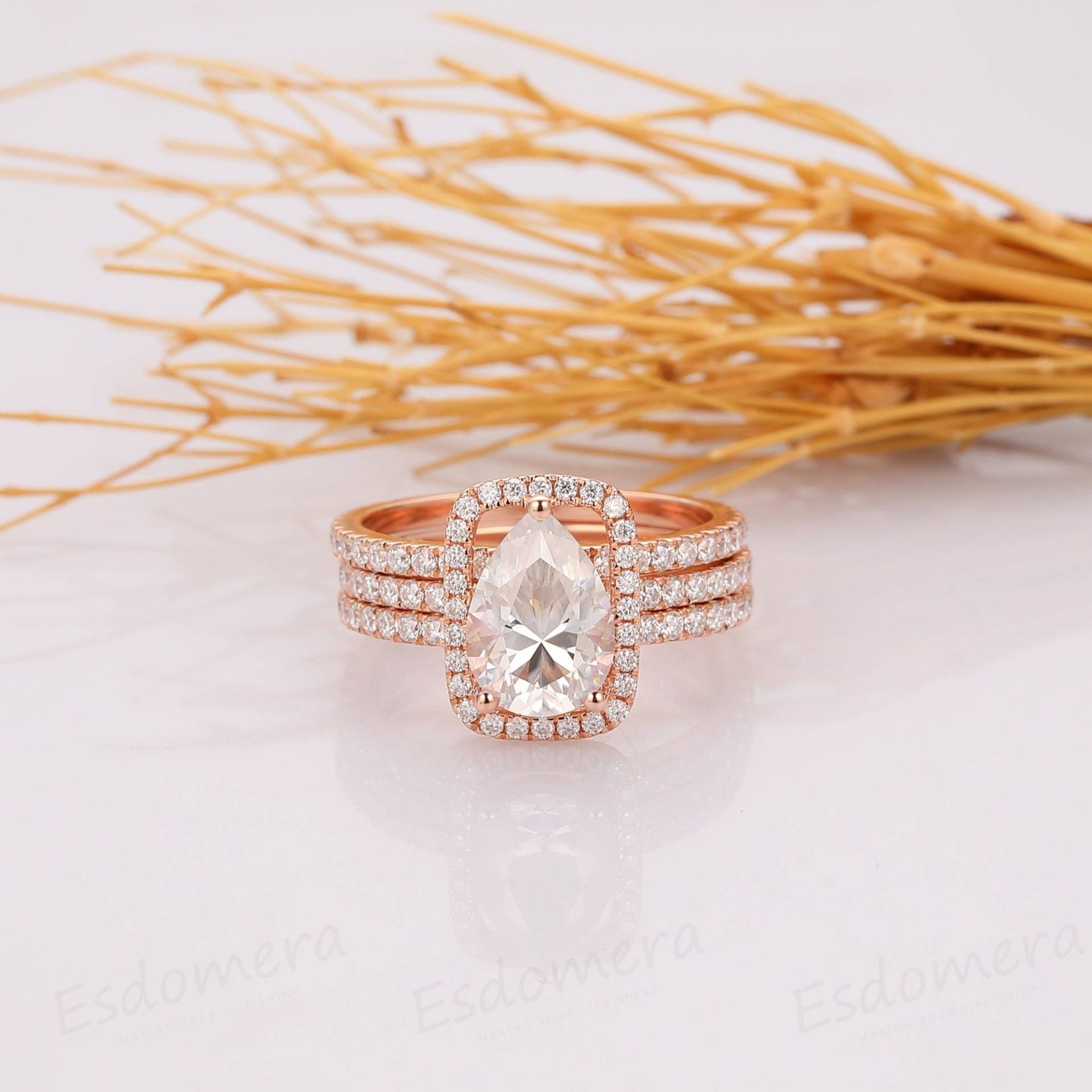Art Deco 3stk Moissanit Ring Set, Pear Cut 2.25Ct Verlobungsring 3/4 Eternity Band Ring, 14K Roségold Ehering Set von Esdomera