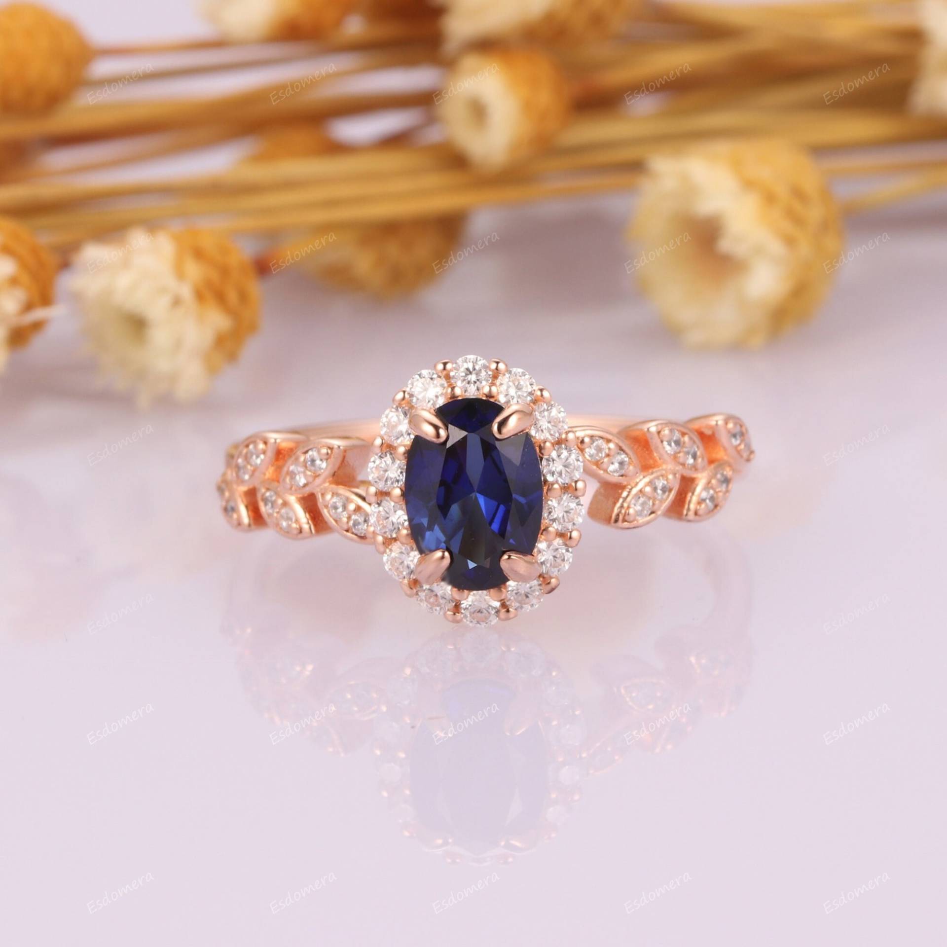 Art Deco Blatt Rebe Verlobungsring, Oval Cut 5x7mm Blauer Saphir Ehering, Halb Eternity Halo Moissanite Ring, Vintage Braut Gold Ring von Esdomera