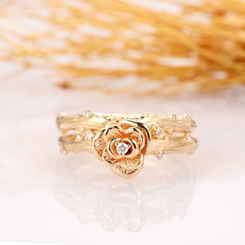 Blumen Diamant Braut Set, Rose Design Hochzeit Solitär Akzente 14K Gelbgold Verlobungsring Set von Esdomera