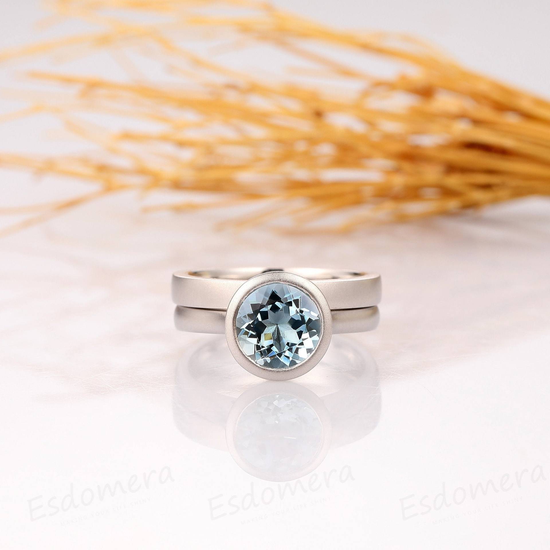 Einfassungsring Verlobungsring, Rundschliff 1.5Ct Natürlicher Aquamarin Ehering, 14K Weißgold Matter Ring Set, Schlichter Ehering von Esdomera