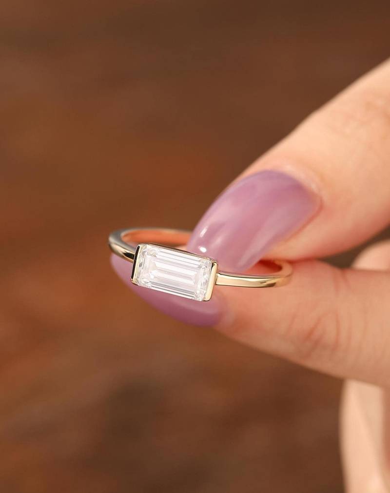 Ost-West-Smaragdschliff 5 X 9 Mm Moissanit-Verlobungsring, Länglicher Smaragd-Moissanitring, Halbe Lünette Set-Jubiläumsring Für Frauen von Esdomera