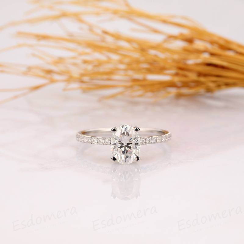 Oval Moissanite Ehering, 14K Weißgold Verlobungsring, Hidden Halo, Brautjubiläum Versprechen Ring, Zarte Ring von Esdomera
