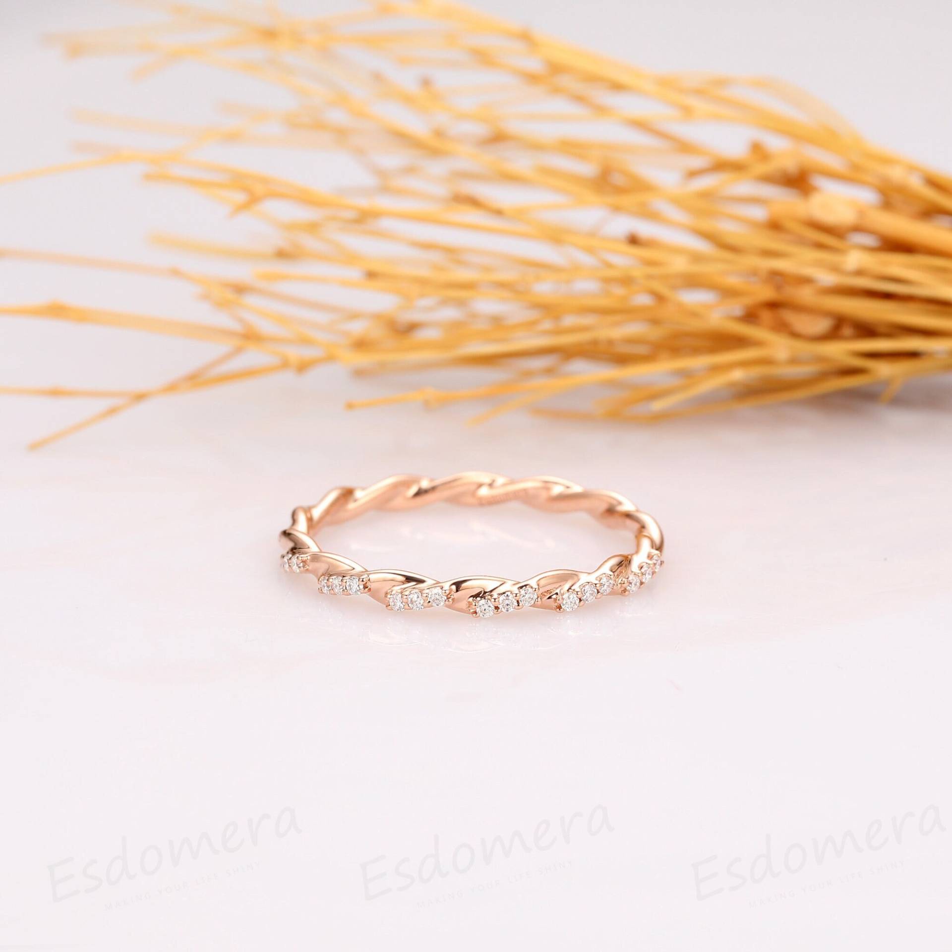 Rope Twist Ehering, Moissanite Braut Solide 14K Rose Gold Jubiläumsring, Versprechen Ring, Zarte Passende Band von Esdomera