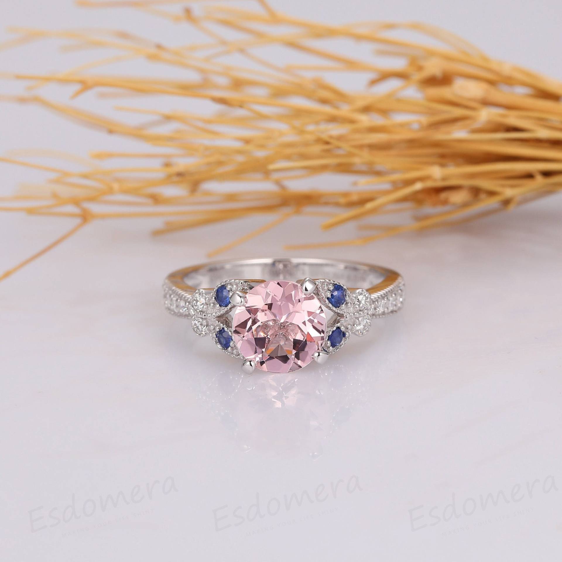 Schmetterling Verlobungsring, Rundschliff 2 Karat Natürlicher Morganit Ring, Art Deco Rosa Edelstein Blauer Saphir Jahrestag Geschenk Für Sie Schmetterling Verlobungsring, Rundschliff 2 Karat Natürlicher Morganit Ring, Art Deco Rosa Edelstein Blauer Saphir Jahrestag Geschenk Für Sie von Esdomera