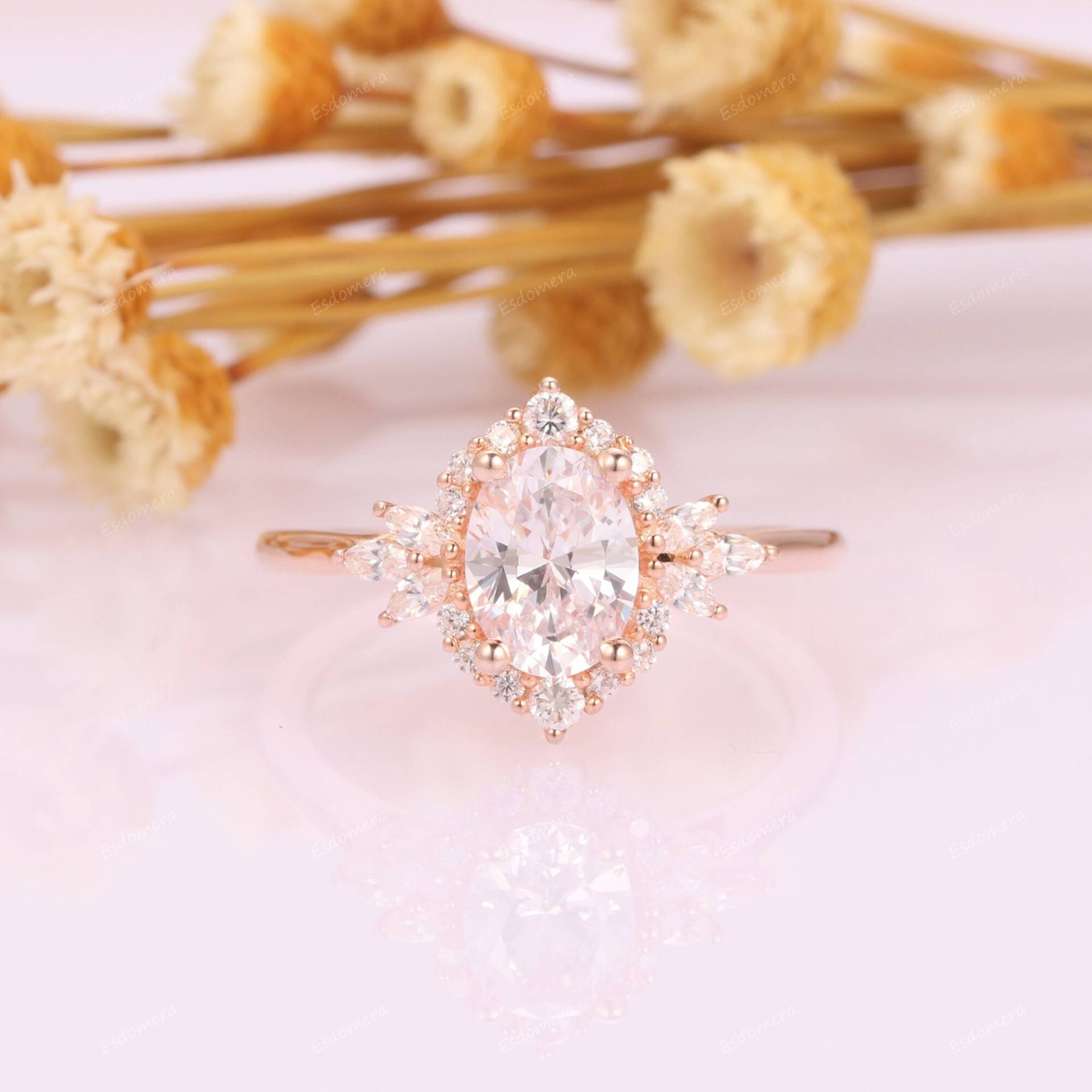 Vintage Einzigartige Cluster Rose Gold Ring, 1.5Ct Oval Cut Moissanite Verlobungsring, Art Deco Jahrestag Geschenk Für Frauen, Braut Ehering von Esdomera