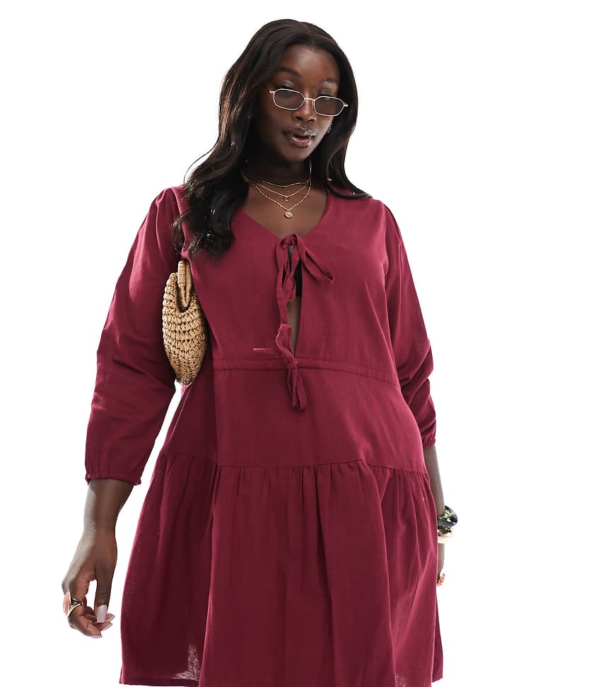 Esmée Curve - Exclusive - Gestuftes Mini-Strandkleid in Kirschrot mit Bindeband vorne Esmée Curve - Exclusive - Gestuftes Mini-Strandkleid in Kirschrot mit Bindeband vorne von Esmee Curve