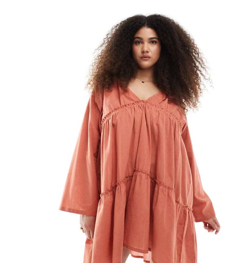 Esmée Curve - Exklusives, langärmliges Strand-Minikleid in Rost mit Stufen-Orange von Esmee Curve