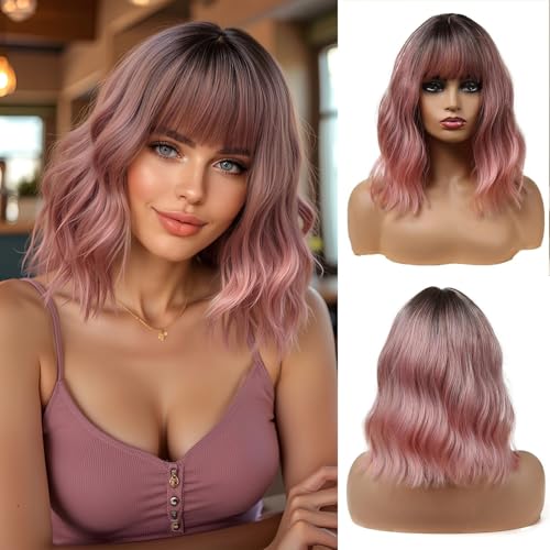 Esmee 14 Zoll Kurze Rosa Perücken mit Pony für Frauen Natürliches Synthetisches Haar Ombre Perücke mit Dunklen Wurzeln Locker Gewellt Perücken für Cosplay Tägliche Party Tragen von Esmee