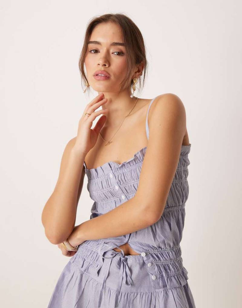 Esmée - Exclusive - Cropped Strand-Top mit blau-weißen Streifen, Stufendesign und Borte von Esmée