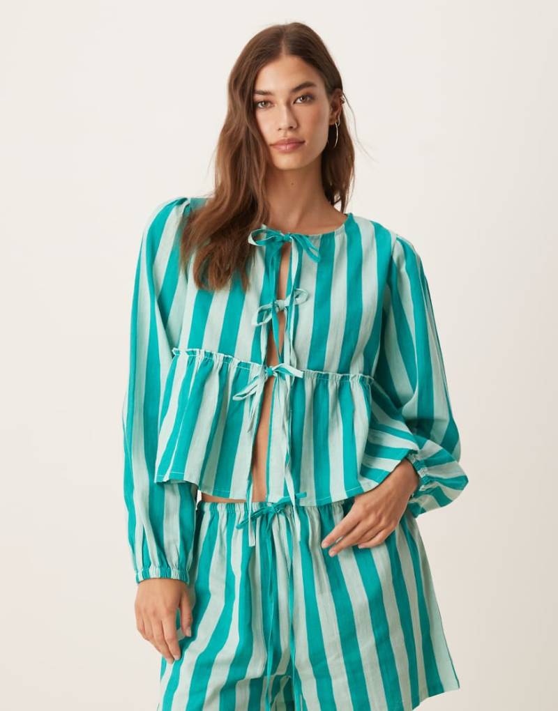Esmée - Exclusive - Langärmliges Strandoberteil in gestreiftem Grün mit gebundener Vorderseite, Kombiteil von Esmée